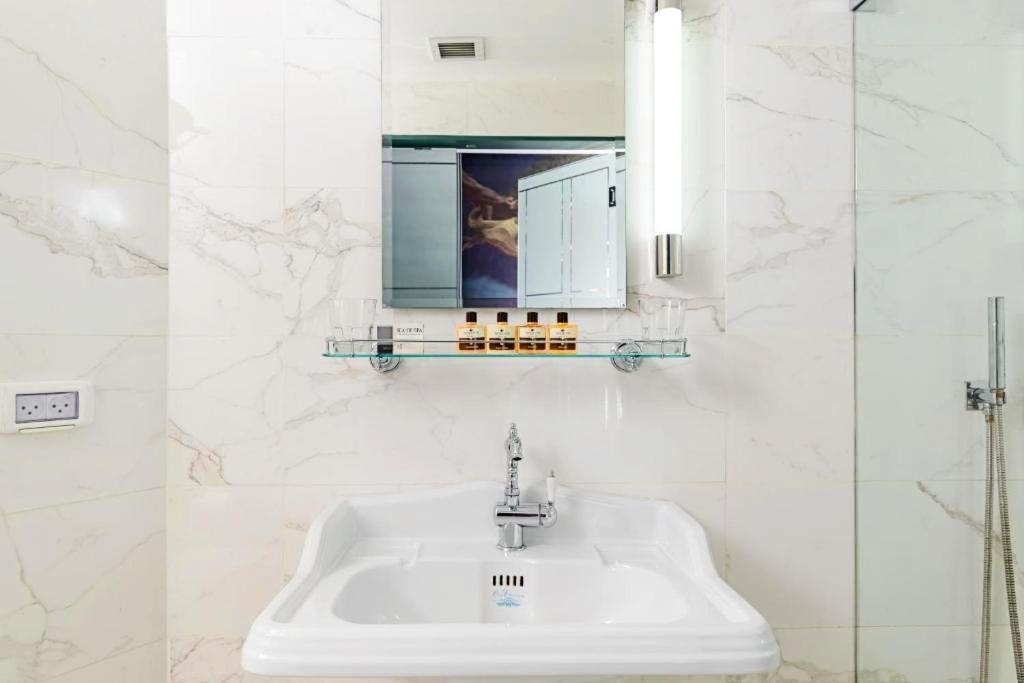 Hotel Olive Gordon By The 3*