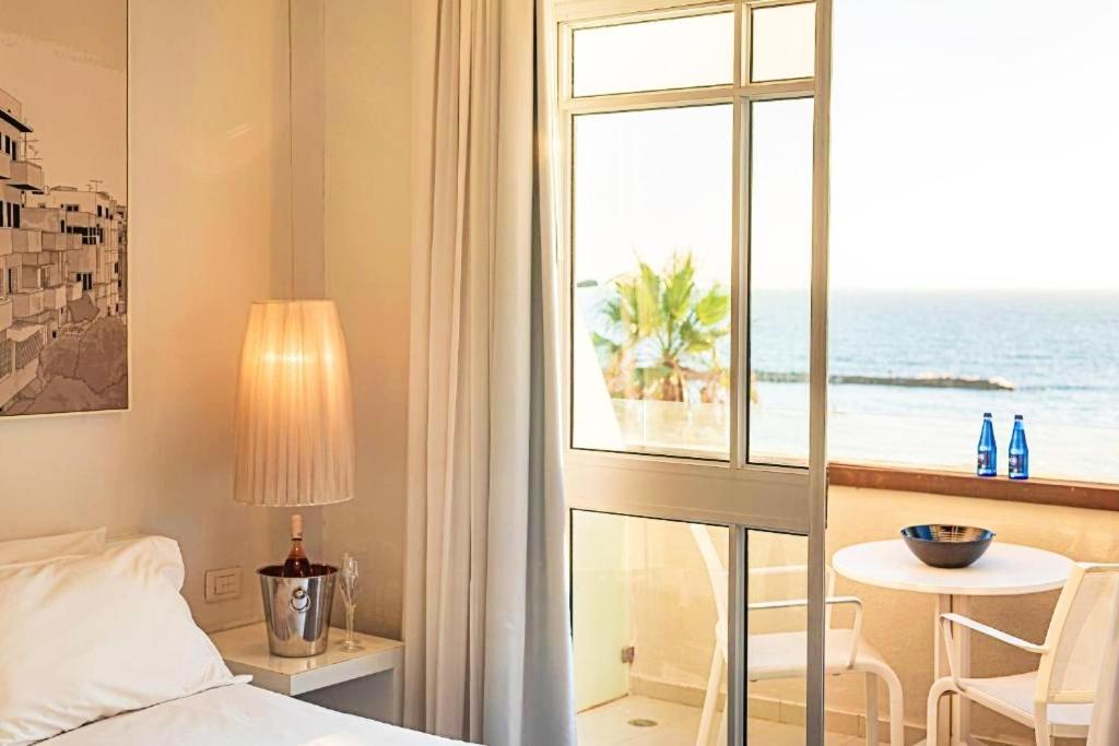 Olive Gordon By The Hotel 3*