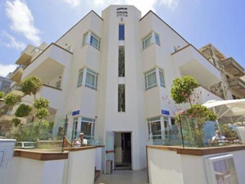 Olive Gordon By The Hotel 3*